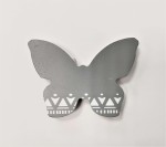 Dekorace motýlek šedý